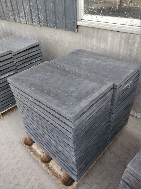 新型結(jié)構(gòu)通過(guò)轉(zhuǎn)動(dòng)把手拉動(dòng)上蓋板